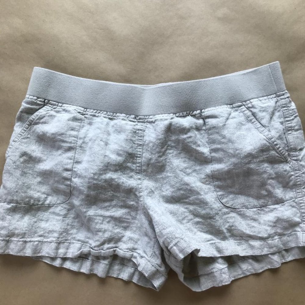 100% Linen shorts with elastic band waist